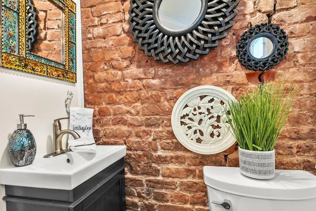 New2/2 Garden Apartment Historic Savannah