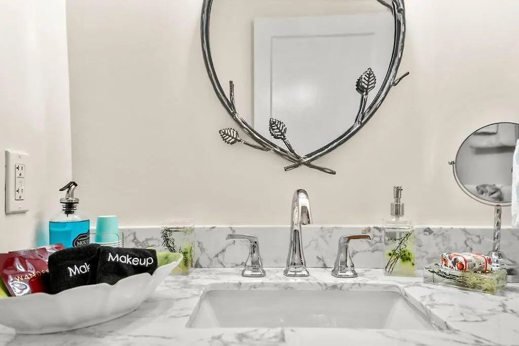 New2/2 Garden Apartment Historic Savannah