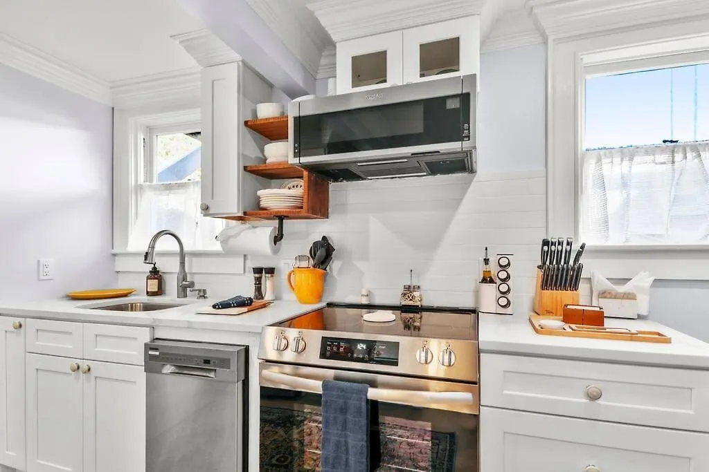 New2/2 Garden Apartment Historic Savannah