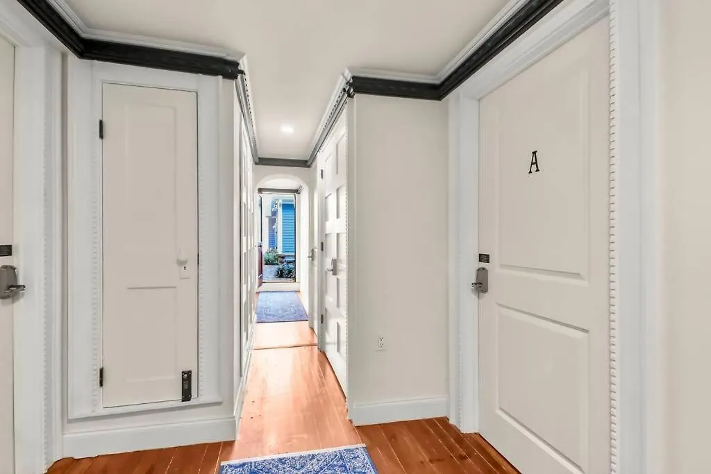 New2/2 Garden Apartment Historic Savannah