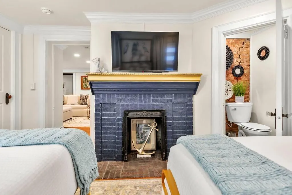 New2/2 Garden Apartment Historic Savannah