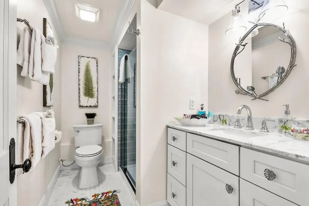 New2/2 Garden Apartment Historic Savannah